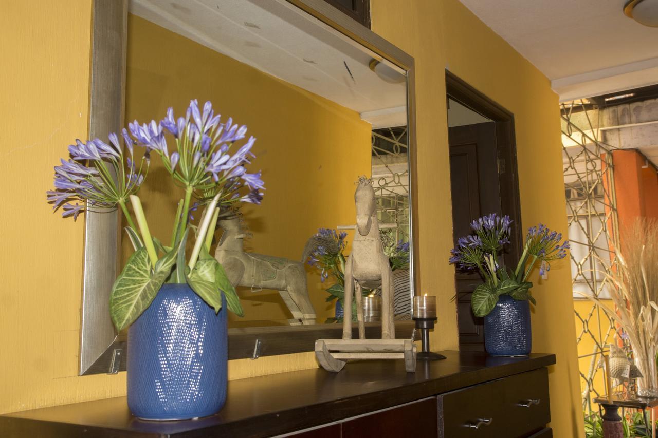 Give House Bed & Breakfast Guatemala City Exterior photo