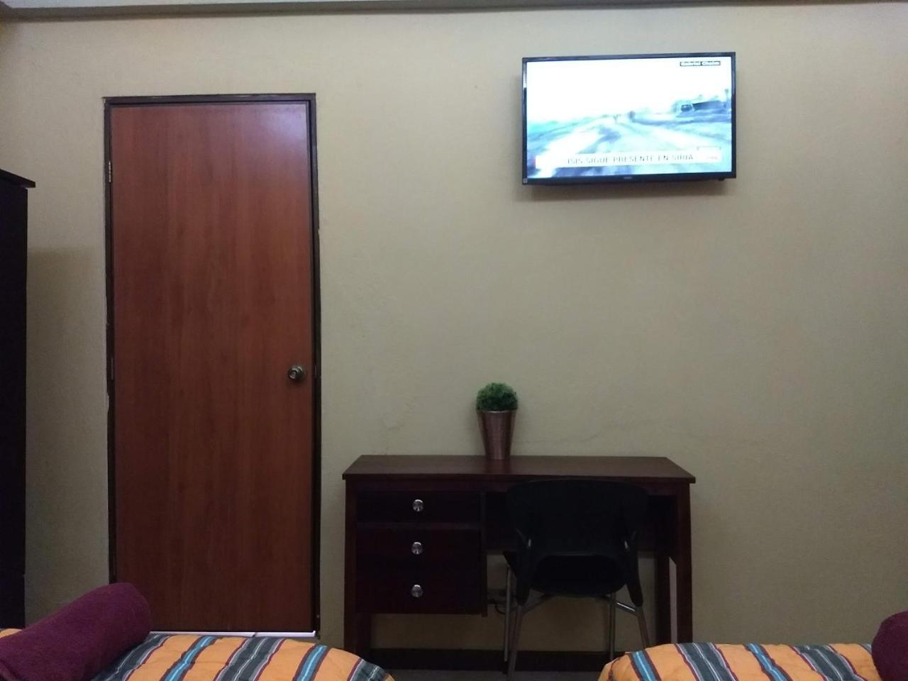 Give House Bed & Breakfast Guatemala City Exterior photo