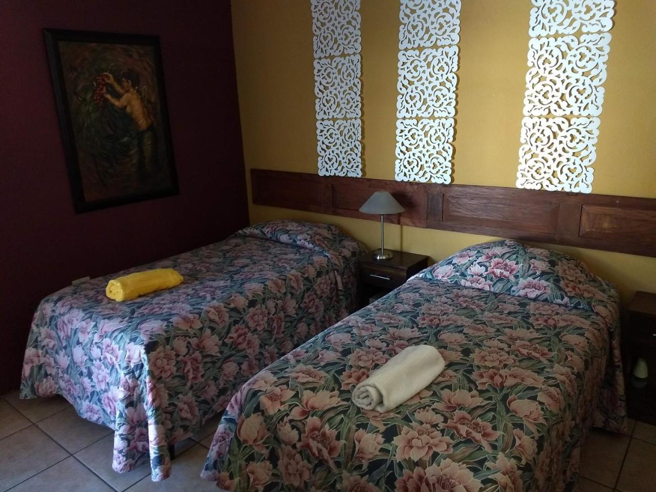 Give House Bed & Breakfast Guatemala City Exterior photo