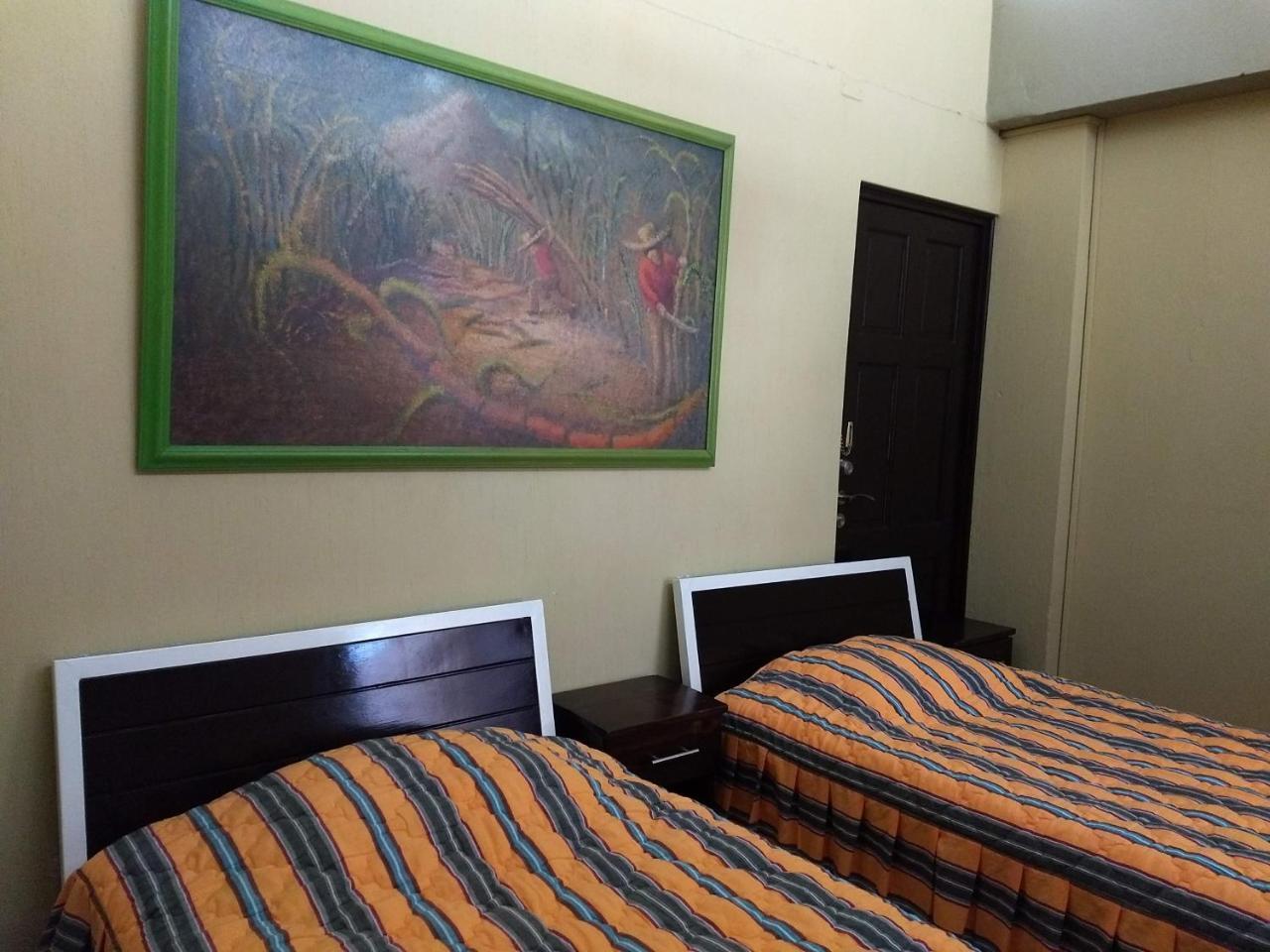 Give House Bed & Breakfast Guatemala City Exterior photo